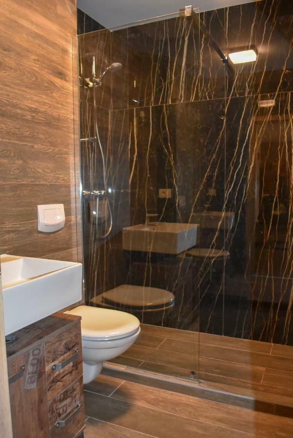 Wood Central Apartment ทิมิชัวรา ภายนอก รูปภาพ